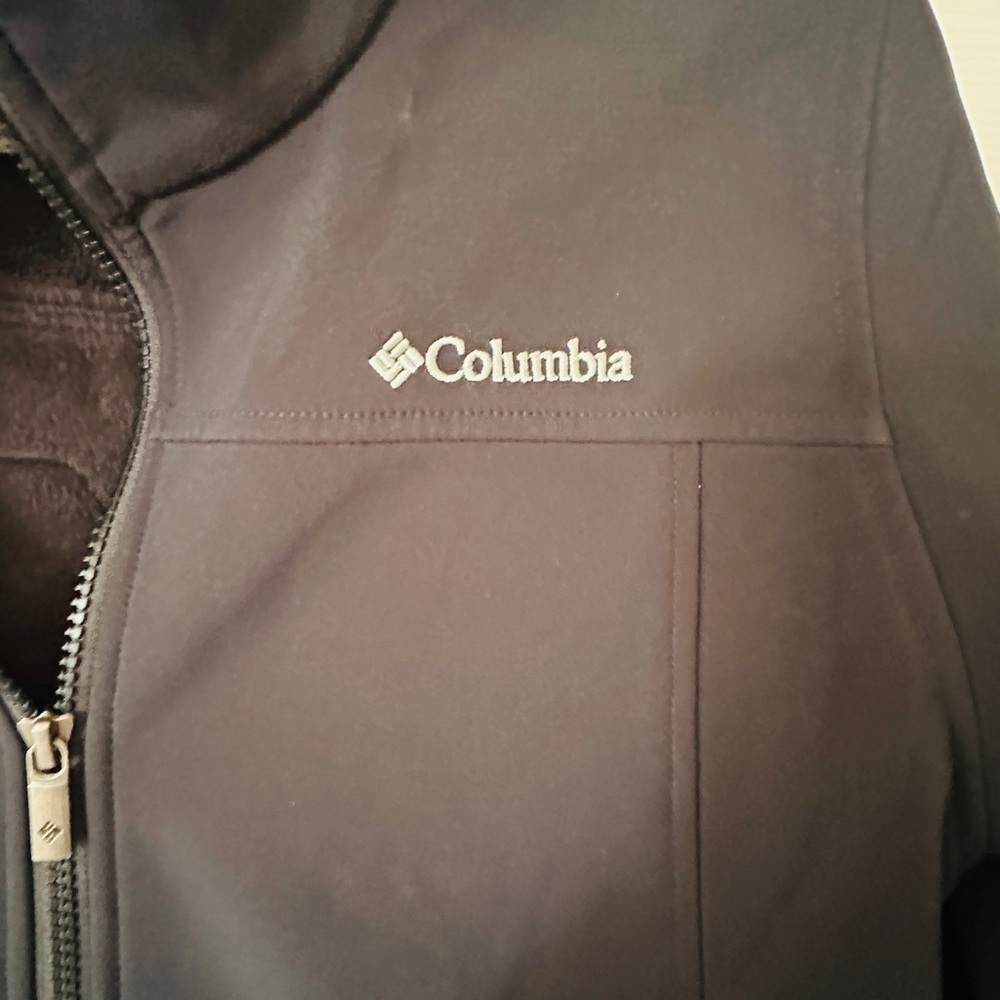 Columbia Men’s Black Softshell Jacket - Picture 2 of 11